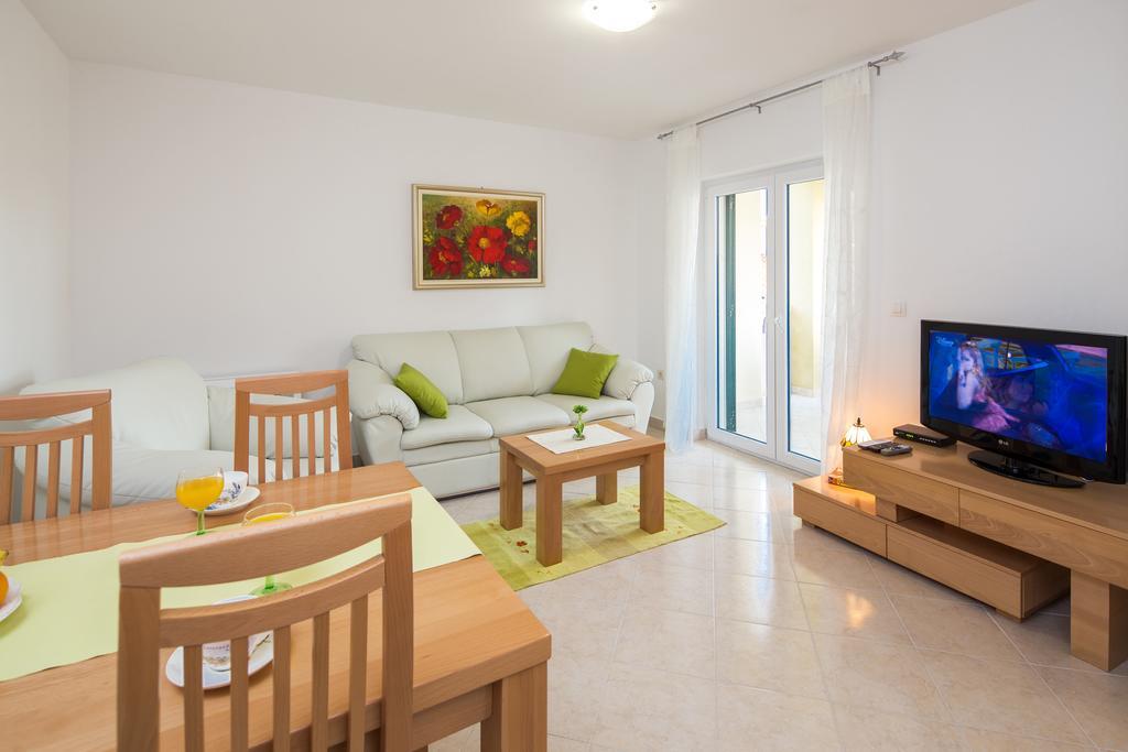 Apartments Leon Podstrana Habitación foto