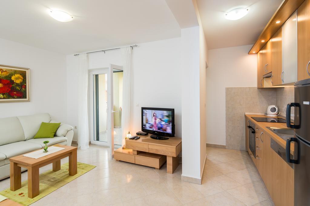 Apartments Leon Podstrana Habitación foto