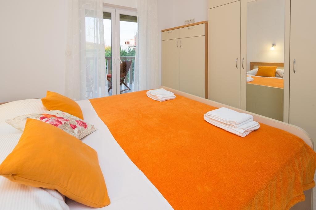Apartments Leon Podstrana Habitación foto