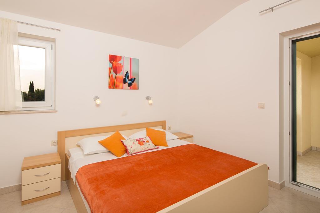 Apartments Leon Podstrana Habitación foto