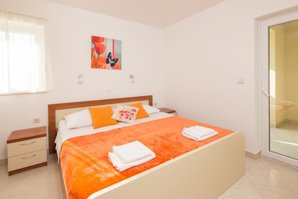 Apartments Leon Podstrana Habitación foto